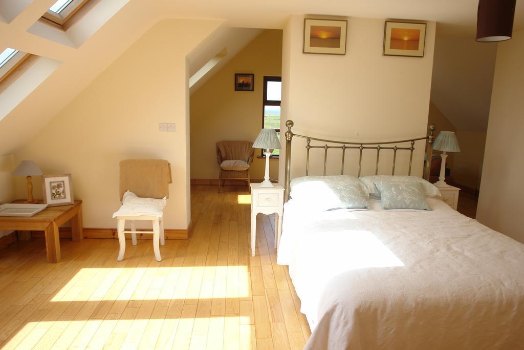 Journey'S End B&B Milltown Malbay Room photo